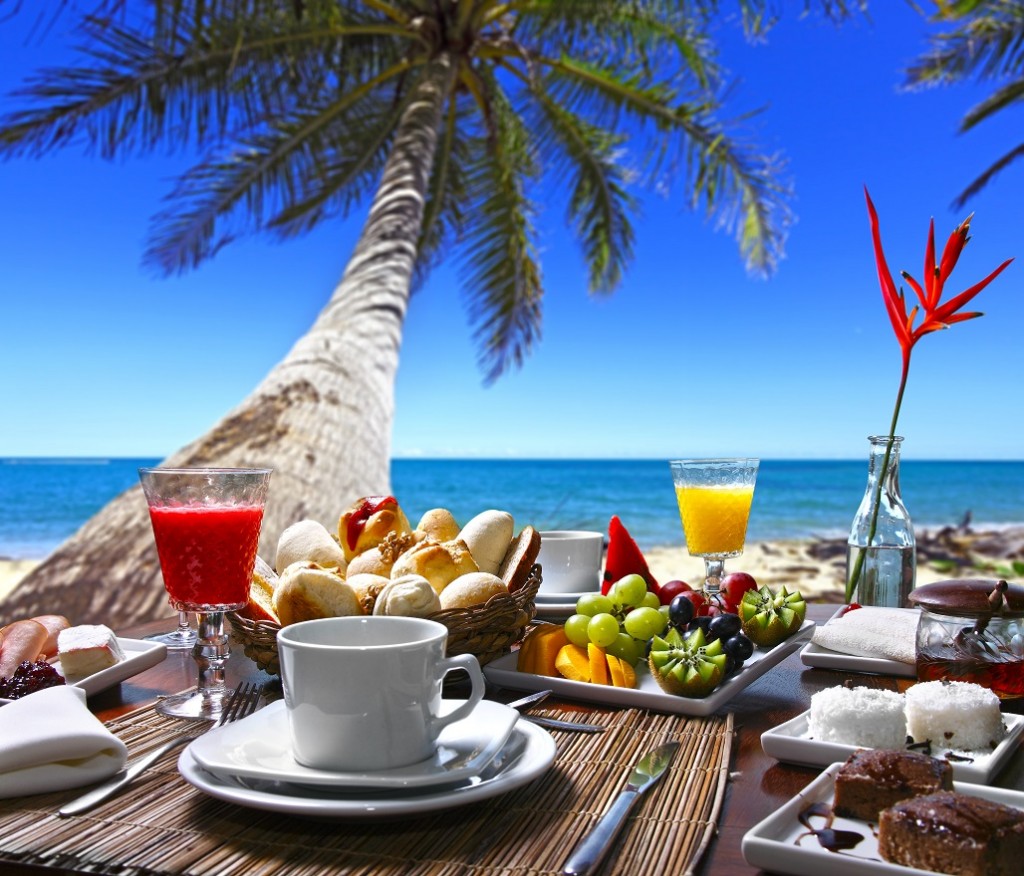 Frutas, comida y palmera en Punta Cana
