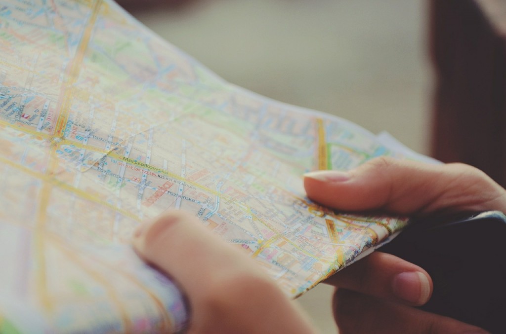 mapa-manos-planificación-viaje