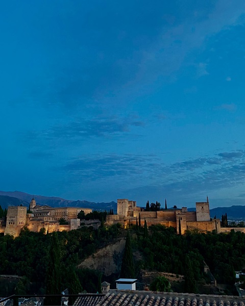  Las impresionantes vistas de la Alhambra desde el mirador de San Nicolás⁠.